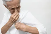 年紀越大「老人味」越重！醫曝：氣味3原因＋除臭3方法