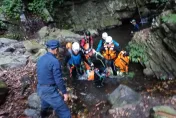 影/玩命！桃園2男挑戰「溪降秘境」　1人卡45米山羊峽谷骨折受困5小時送醫