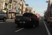 警方要查了！台南街頭驚見小貨車乘客疑囂張亮槍　網狂酸：巡邏保護人民
