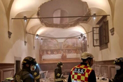 新人挑「15世紀修道院」辦婚禮　地板突崩塌賓客直摔「4公尺深坑」35傷