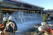 快訊/基隆港「物流公司管線起火」猛送泡沫！西33碼頭變成雪世界