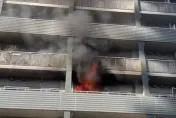 影/東京39層公寓突發火警！濃煙狂竄1小時才撲滅　2民眾受困陽台獲救