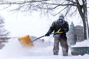 美國多地受風暴雪襲擊已致83死　體感溫度低至「零下30度」