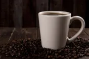 快喝咖啡取暖！超商熱拿鐵買10送5、珍珠奶茶第2杯10元