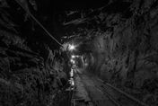 非洲又傳大型礦災！馬利金礦坑突坍塌　「工人遭活埋」73具屍體被抬出