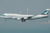 起飛不到15分鐘！國泰航空飛往檳城「機艙突冒煙」　緊急折返香港