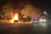 影/想裝傻！嘉義BMW男酒駕上路自撞火燒車　佯裝路人想躲酒測被識破