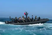 影/陸戰隊M109新式特戰突擊艇現身　記者受邀體驗45節海上衝浪