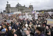 影/德國多地爆發大型示威　15萬人上街頭反對極右另類選擇黨