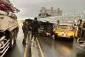 快訊/新北浮洲橋對撞車禍　自小客衝對向波及2車翻覆