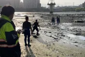 快訊/救命！新北華中橋下驚見50歲外送婦　暖警跋涉沙洲揹她上來