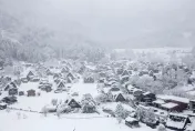 失格旅人又來！日本合掌村遊客「暖暖包丟馬桶、垃圾藏雪堆」居民氣炸