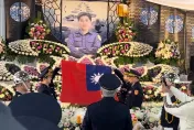 影/再見了！基隆殉職警蘇昱鴻告別式　獲頒楷模獎章、覆國旗
