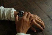 Apple Watch救了公園阿伯！醫大讚：自動叫救護車「只用4分鐘」太強了