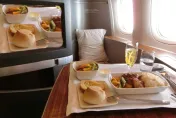 吃到「壞掉飛機餐」！達美航空24人不適急降紐約　乘客：疑似雞肉發霉