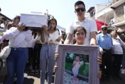墨國8歲女童遭綁架撕票引爆怒火　大批民眾「動私刑」狂揍猛踹打死女嫌犯