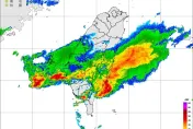 雷雨胞壟罩！　鄭明典：雨帶還在台灣上空，還有雷陣雨機率