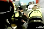 影/新北30歲男超商突昏倒無心跳　警、消合力用AED鬼門關前救命