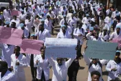 肯亞醫師大罷工近一月！缺錢缺人缺設備　眼睜睜看病人死去