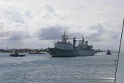 陸海軍護航編隊結束「馬達加斯加之行」　逾300官民齊聚港口相送