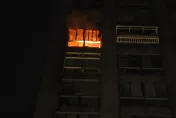 快訊/收假不平靜！基隆「大香港公寓大廈」驚傳火警　消防救出「1男性」