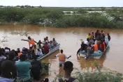 影/肯亞暴雨致洪已奪76命　紅十字會卡車被「連車帶人沖走」