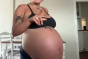 媽媽辛苦了！女子懷胎8月挺「超巨孕肚」拍片　網驚：妳確定不是懷了8年？