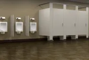 不用擔心有怪頭伸過來！新北公園男廁「1設計」被讚爆　一票男性：完全沒壓力