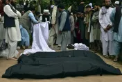 阿富汗洪災增至315死、1600傷　災民埋葬罹難者慟喊：什麼都沒了