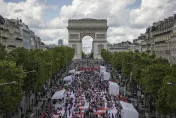 免費吃到飽！巴黎香榭麗舍大道鋪巨型野餐墊　4000幸運兒享受美食