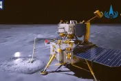 影/人類首次！陸嫦娥六號完成月背採樣回航　首次在月球動態展示五星旗