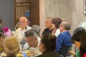 黃仁勳鄒記聚餐…隔壁桌也有大咖　瞄桌上1瓶「台灣驕傲」讓他嗨了