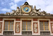 法國凡爾賽宮屋頂突冒煙　遊客緊急疏散、收藏品無受損