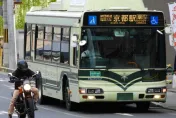 語言不通！京都搭公車竟不讓下車「狂開20分鐘」　2遊客嚇到打電話報警