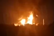 影/俄南部小鎮遭無人機攻擊　數個儲油槽爆炸起火