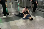 影/上海地鐵驚傳砍人案！上班尖峰老翁持刀狂揮　3人流血倒地