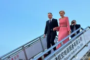 影/波蘭總統杜達偕夫人飛抵北京　將與習近平會談