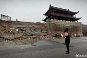 影/「10秒坍塌」監視器畫面曝光！浙江1800年古城墙疑因暴雨損毀