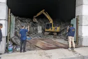 影/黑心公司誆收廢棄物再利用　租地非法堆放3千噸不法獲利上億