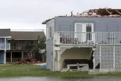 影/屋頂被掀、車輛泡水...颶風「貝羅」肆虐德州　3死270多萬戶斷電