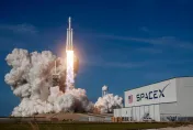 7年多來首次！SpaceX「獵鷹9號」火箭故障　毀20顆衛星遭令停飛