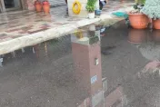 凱米颱風近逼逢大潮！旗津大晴天「海水倒灌」　居民出動沙包迎戰
