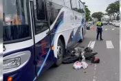 命大！彰化婦人騎車遭聯結車、公車夾殺　「機車遭輾壓全毀」…她幸運僅輕傷