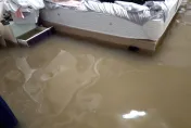 宜蘭洪水淹七賢村！居民崩潰「床墊泡在黃河」　暗夜慘況曝
