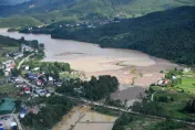 影/4死3失聯！颱風「凱米」致湖南資興暴雨成災　官方出動直升機救援
