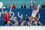 氣勢難擋！拜爾絲率美國體操女團奪金　個人奧運獎牌數創紀錄