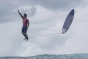 巴西選手「突破地心引力」照片全網瘋傳！攝影拍下巴黎奧運衝浪精彩瞬間