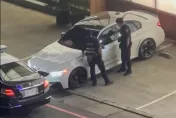 影/中壢BMW男停車「吸氣球」拒檢欲逃！警破窗抓包副駕放笑氣鋼瓶