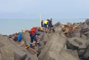 快訊/高雄林園海邊命案！　民眾驚見「男乾屍卡消波塊」嚇壞