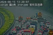 快訊/暴雨惹禍！國3安坑交流道大追撞「車輛打轉」剩路肩可通